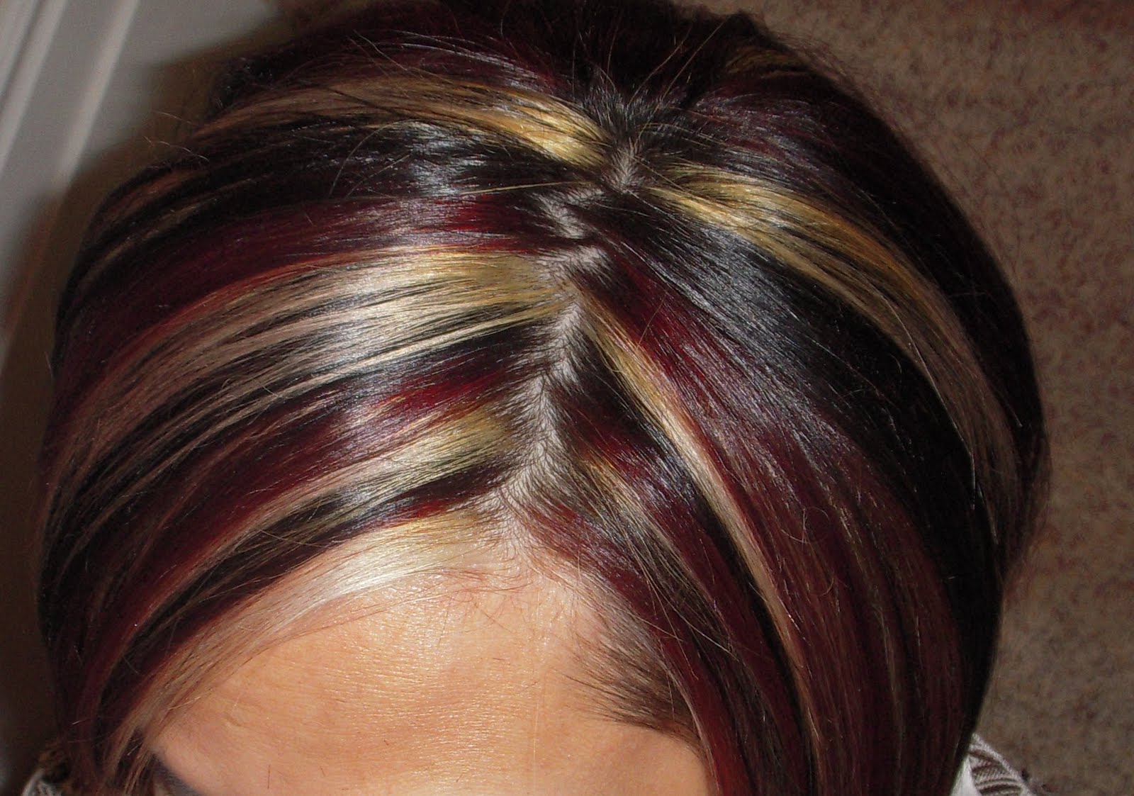 Мелирования цветными красками на русых волосах